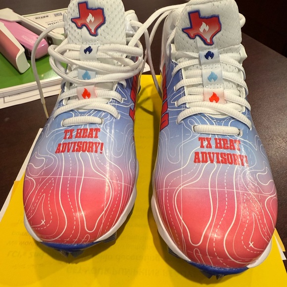 Under Armour Boys Football Cleats-Tx Heat Advisory Edition-NWOT - Picture 1 of 5